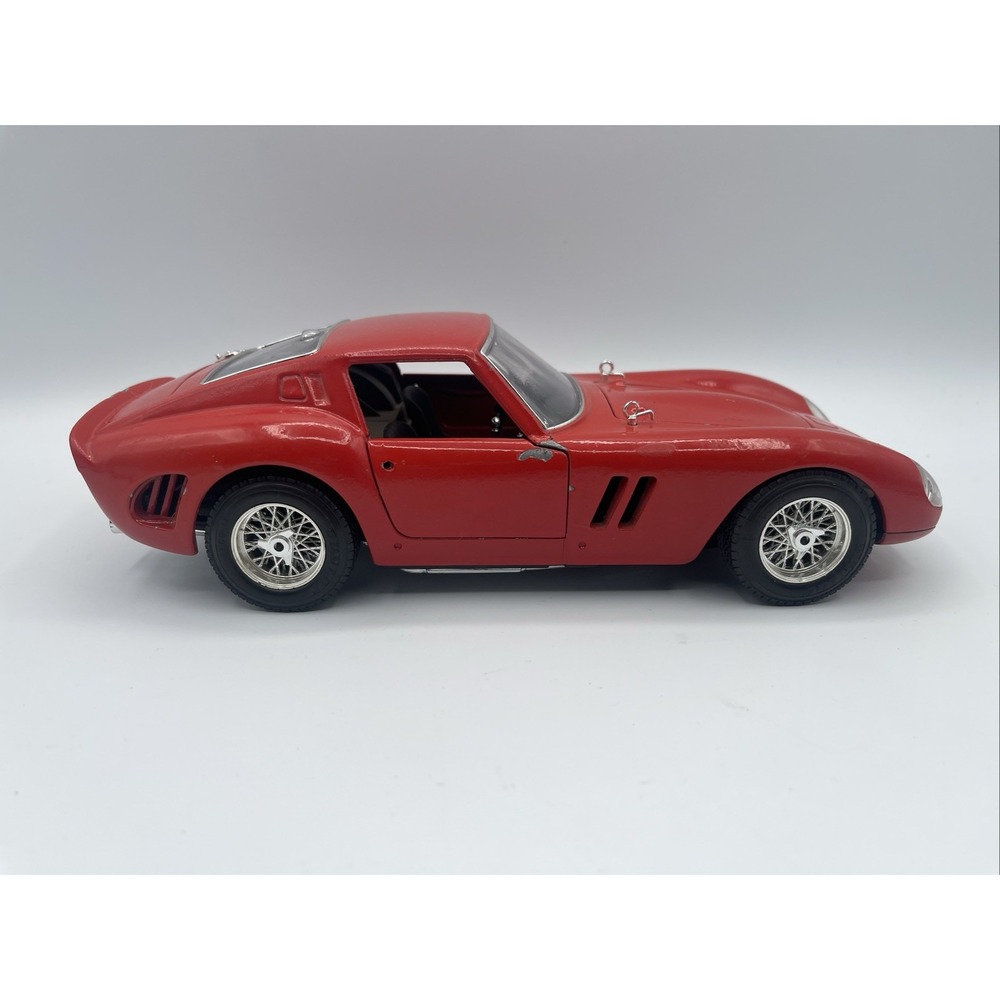 Burago Ferrari GTO 1962 1/18 Scale *Please read the description*